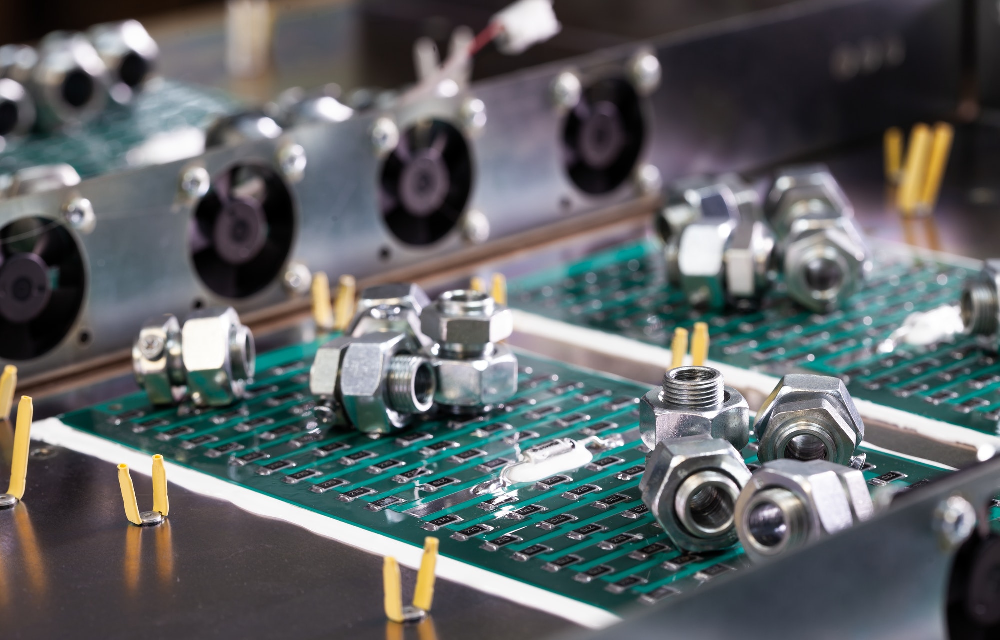 Composants métalliques et microcircuits